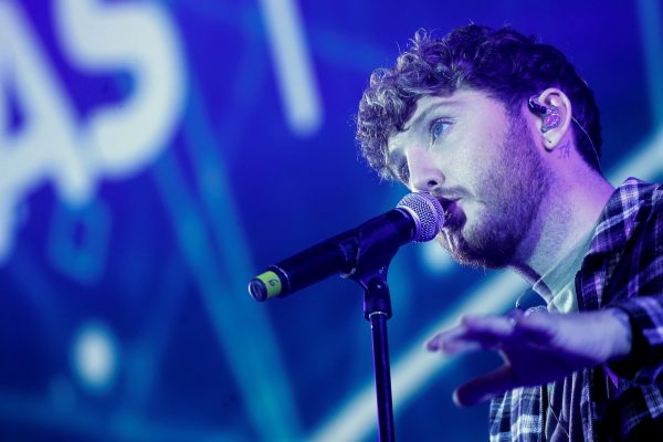 Britse zanger James Arthur Stopt met twitter na negatieve reacties