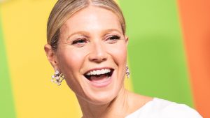 Thumbnail voor Van jointroller tot SM-pakket: Gwyneth Paltrow verkoopt nogal bijzondere kerstcadeaus