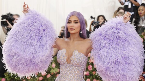 Kylie-Jenner-verkoopt-make-up-bedrijf-en-verdient-600-miljoen-dollar