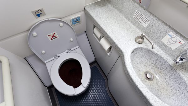 Toilet in het vliegtuig