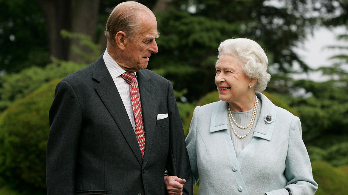 Queen-Elizabeth-en-Prince-Philip-vieren-vandaag-hun-72-jarige-huwelijk-en-dat-is-een-Britse-mijlpaal