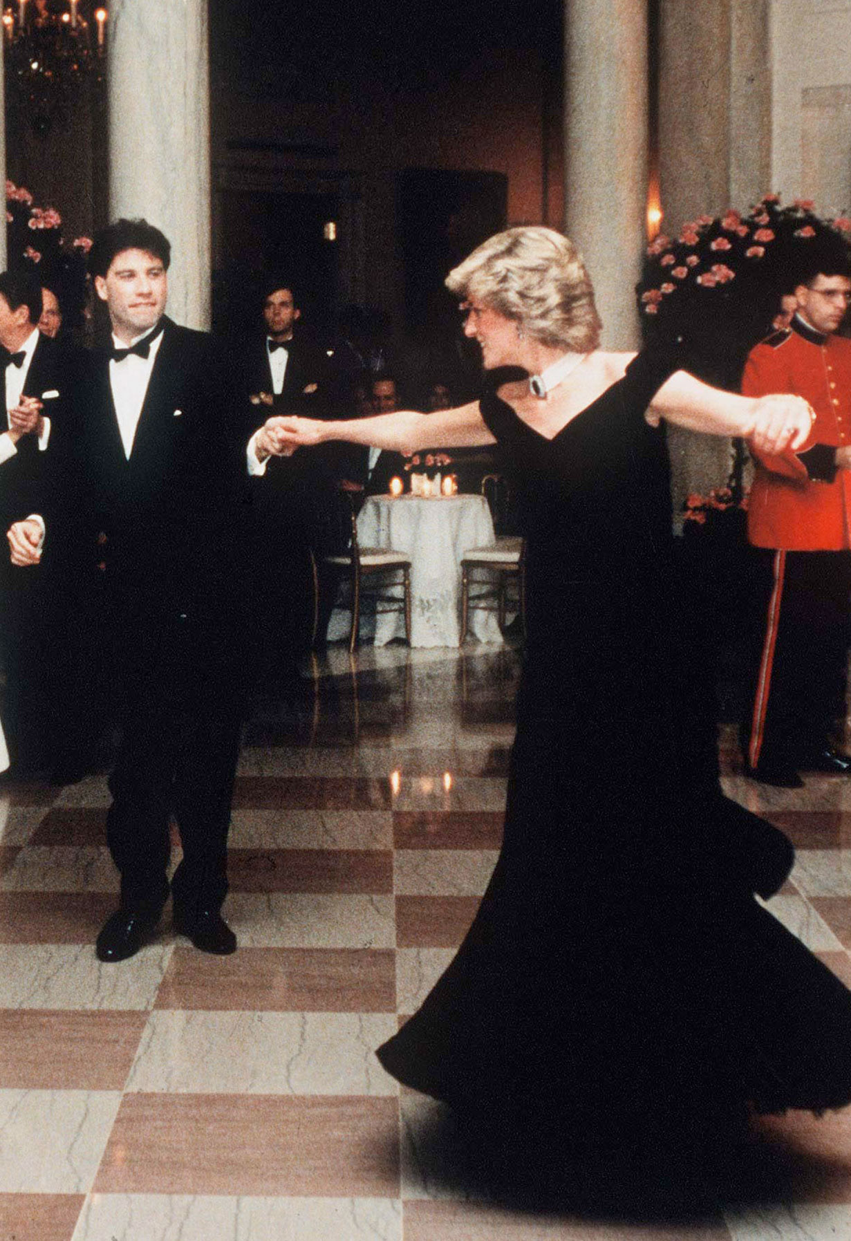 JohnTravolta-Prinses-Diana-dansen-Witte-Huis-gala-1985