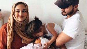 Thumbnail voor Influencer Ruba Zai over moederschap: 'Hou net zoveel van jezelf als van je kinderen'
