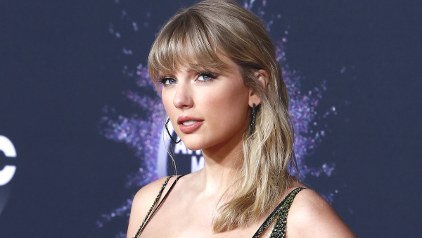 Taylor Swift open moeilijk jaar speech AMA's