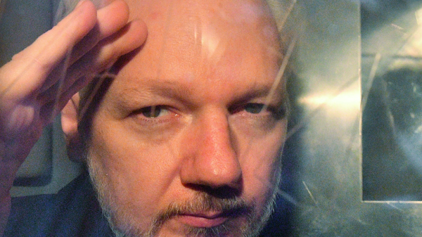 julian assange ziekenhuis