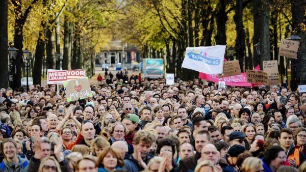 De Algemene Onderwijsbond roept leraren op tot tweedaagse staking