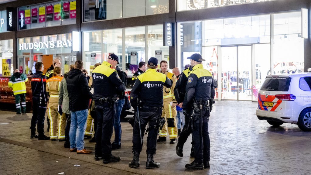 steekpartij den haag koopavond gewonden