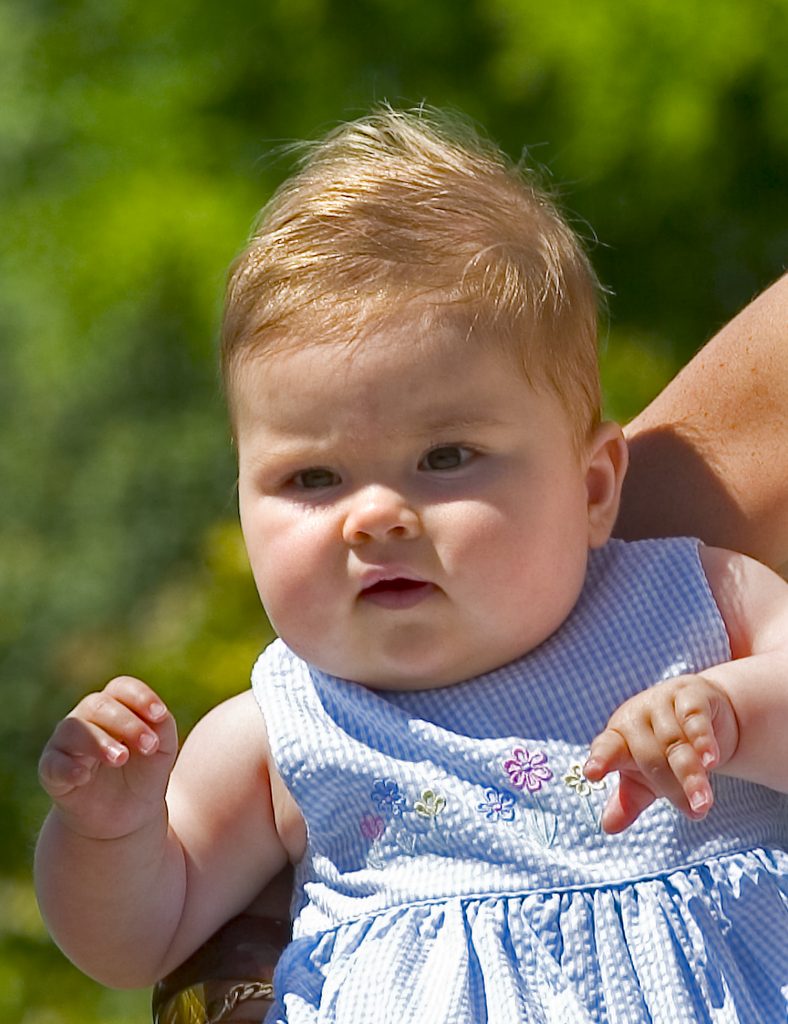 Prinses Amalia viert - zeven maanden oud - haar eerste zomervakantie in het huis van oma Beatrix in het Toscaanse plaatsje Tavernelle (Italië).