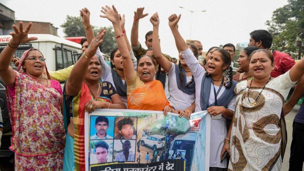 Indiase vrouw die na verkrachting in brand werd gestoken overleden