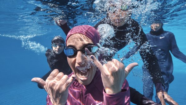 Nike introduceert voor het eerst hijab in nieuwe zwemcollectie