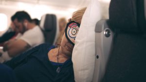 slapen in het vliegtuig