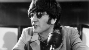 Thumbnail voor Duur brilletje: 165 duizend euro voor iconische zonnebril John Lennon