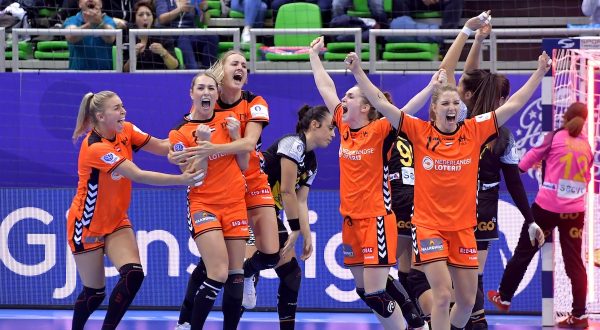 Kustlijn verzending top Historisch goud voor handbalvrouwen op het WK in Japan - LINDA.nl