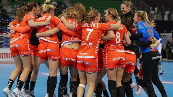 Nederland-ontploft-op-social-media-door-handbalvrouwen