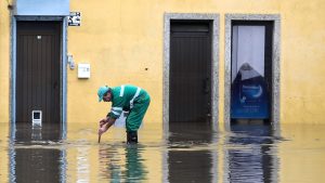 Thumbnail voor Negen doden door storm Zuid-Europa, onder wie Nederlandse surfer