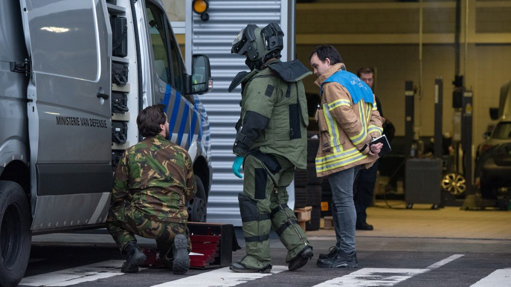 Bij een postsorteercentrum in Rotterdam is vanmiddag opnieuw een bombrief gevonden, schrijft het 'AD'. Het is de achtste bombrief sinds afgelopen week.