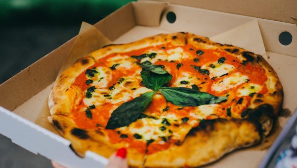 maaltijd-bezorging-klas-ubereats-deliveroo-school-verboden