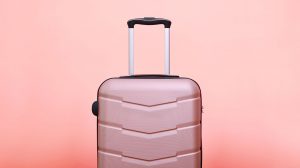 Thumbnail voor Schiphol toont wachttijd koffer en Transavia laat je betalen voor handbagage (waar je zo onderuit komt)
