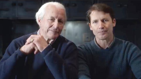 James Blunt maakt ontroerende clip met zieke vader