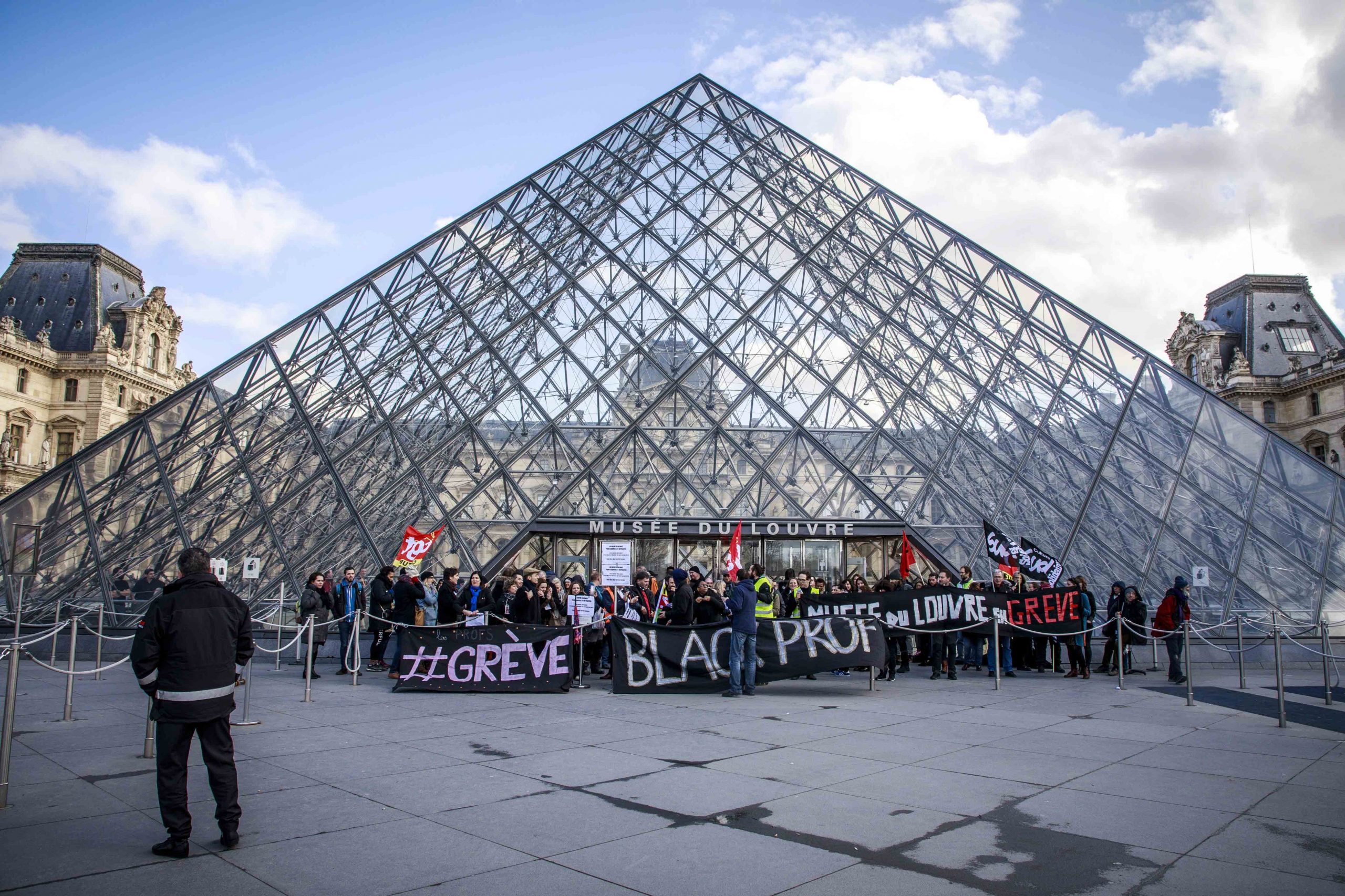 Betogers zorgen voor het sluiten van het Louvre in Parijs