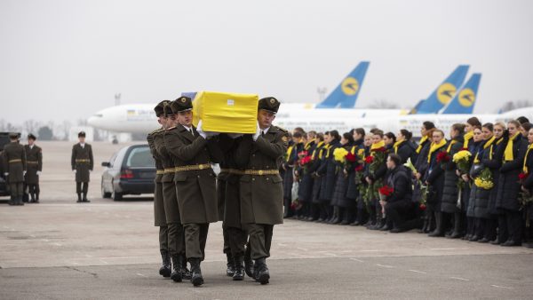 In beeld: lichamen Oekraïense slachtoffers terug in eigen land