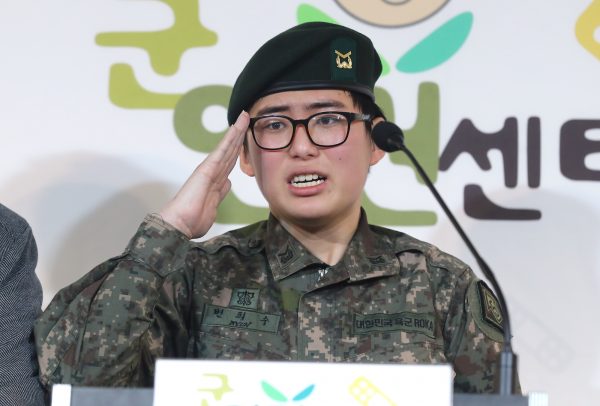Soldaat in Zuid-Korea ontslagen na transitie van man naar vrouw