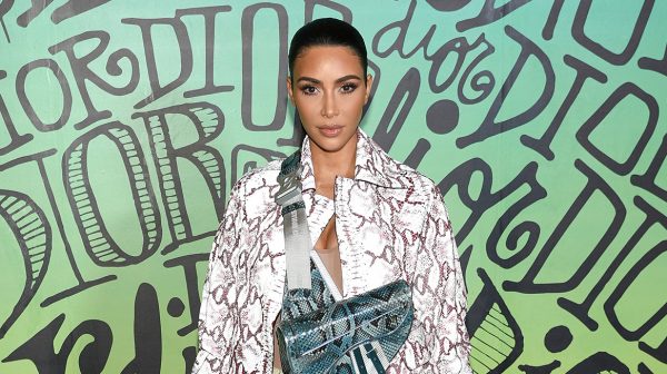 Kim Kardashian blikjt terug op de milleniumwisseling en dat vierde ze in pyjama