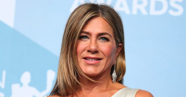 JENNIFER ANISTON BEZORGT FANS HYSTERISCH MOMENT OP SET VAN 'FRIENDS'