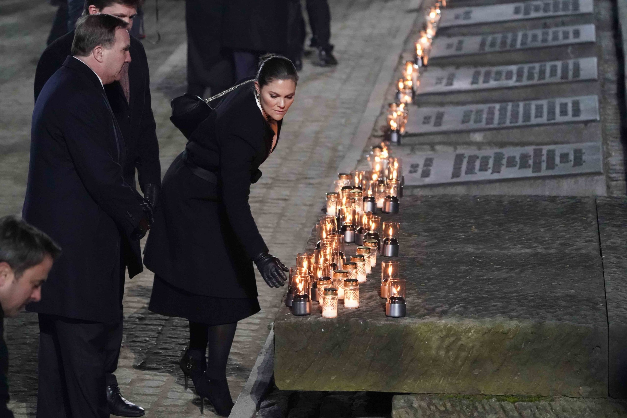 Kroonprinses-en-minister-president-van-Zweden-aanwezig-in-Polen-Auschwitz-herdenking