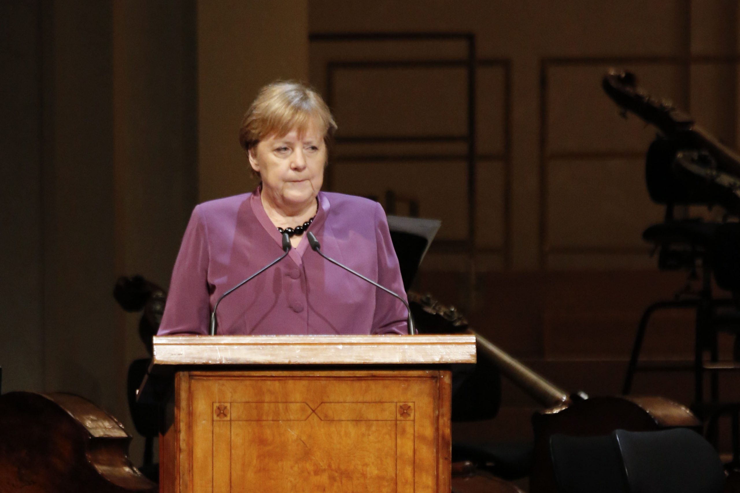 Duitse-bondskanselier-Angela-Merkel-spreekt-tijdens-herdenking-Auschwitz-in-Berlijn