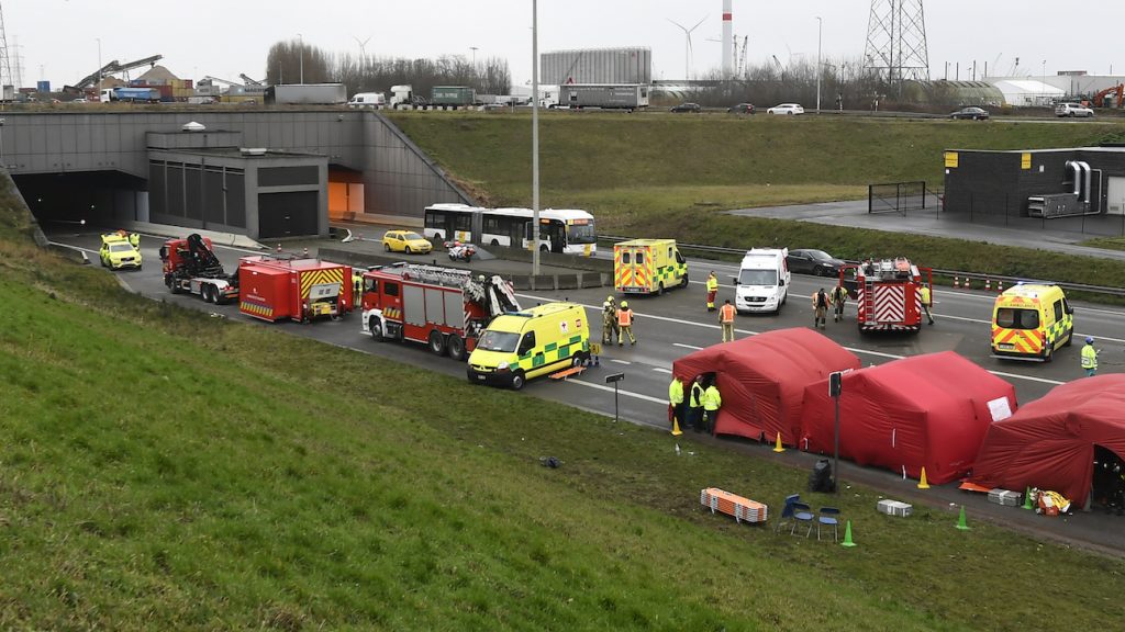 Een dode en 49 gewonden bij kettingbotsing in Antwerpen