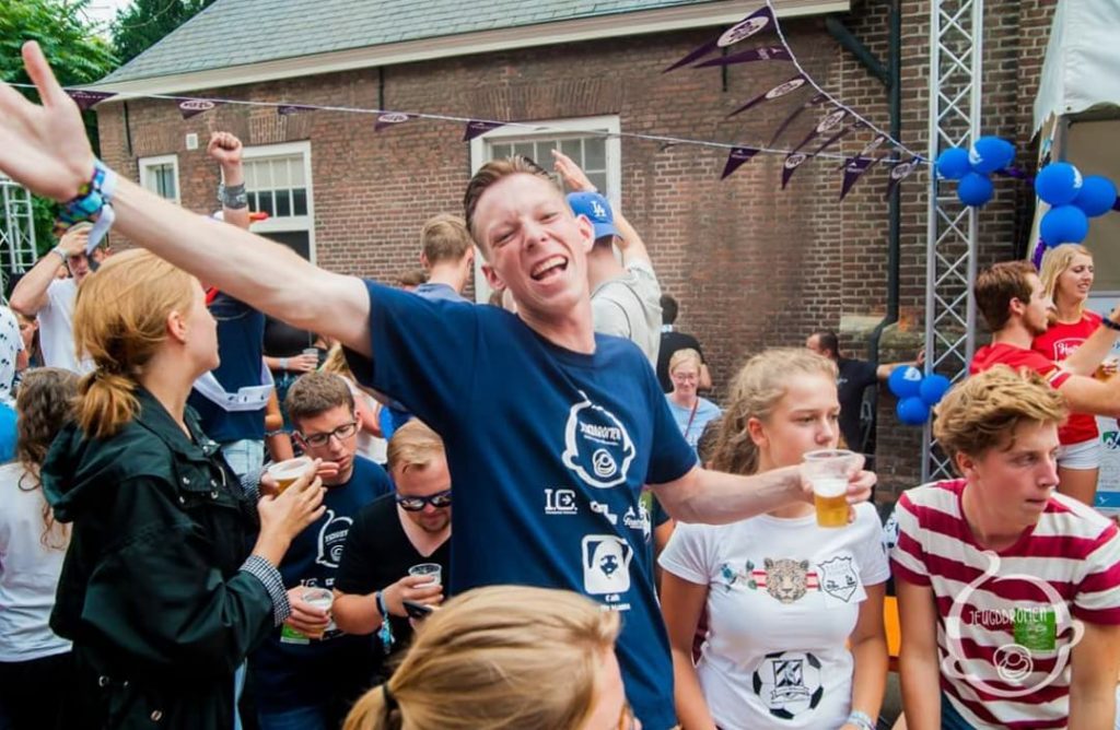 Daniël van Bokhoven tijden introductieweek - waarna hij aan meningokokken w overleed