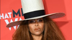 Thumbnail voor Eau de foef: zangeres Erykah Badu brengt parfum uit dat naar haar vagina ruikt