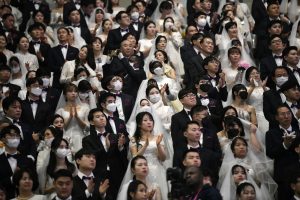 Thumbnail voor Tienduizenden mensen op massabruiloft in Zuid-Korea ondanks coronavirus