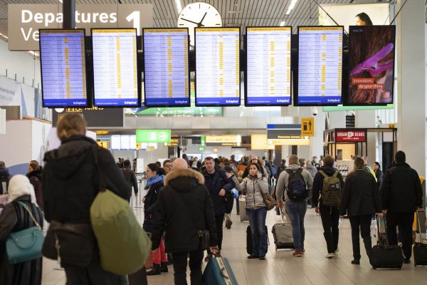 Schiphol schrapt 220 vluchten door storm Ciara