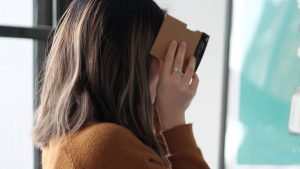 Thumbnail voor Moeder héél even herenigd met overleden dochter dankzij virtual reality