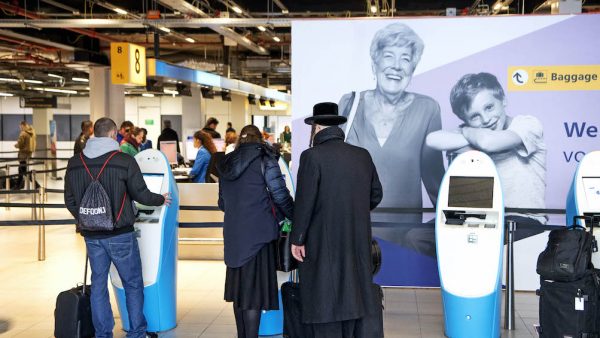 Schiphol KLM annuleren vluchten storm wind