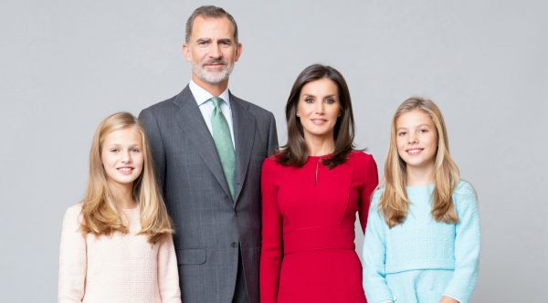 Spaanse koningshuis deelt nieuwe portretfoto's