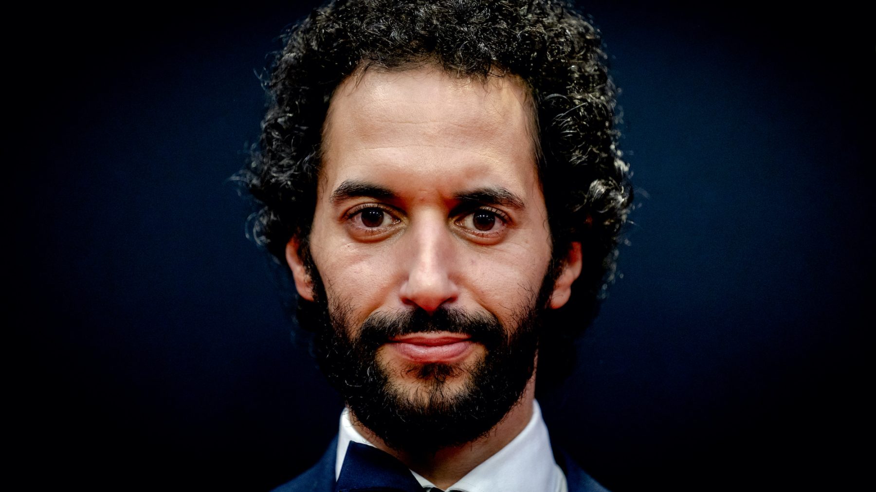 Achmed Akkabi scoort op YouTube met korte film over terrorisme