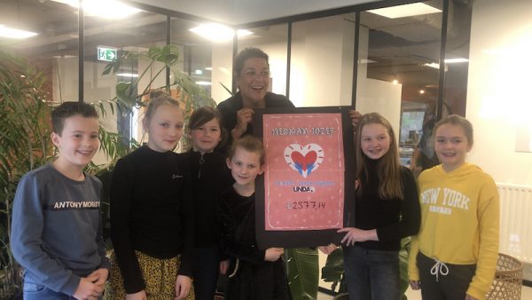 Leerlingen van de Herman Jozefschool doen actie naar aanleiding van 'Ik ben Arm' LINDA.foundation