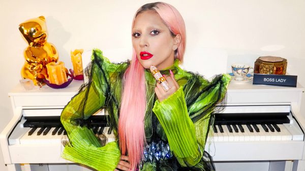 Female empowerment: Lady Gaga zegt ‘ja’ tegen… zichzelf