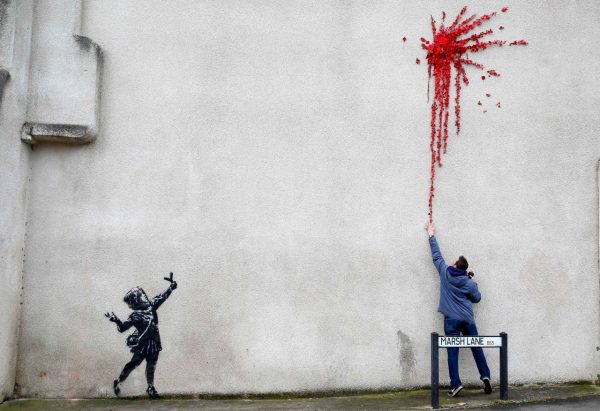 Kunstenaar Banksy verrast Bristol met Valentijnscadeau