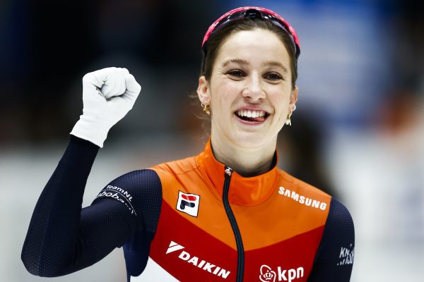 Suzanne Schulting sleept goud binnen op 1500 meter in Dordrecht
