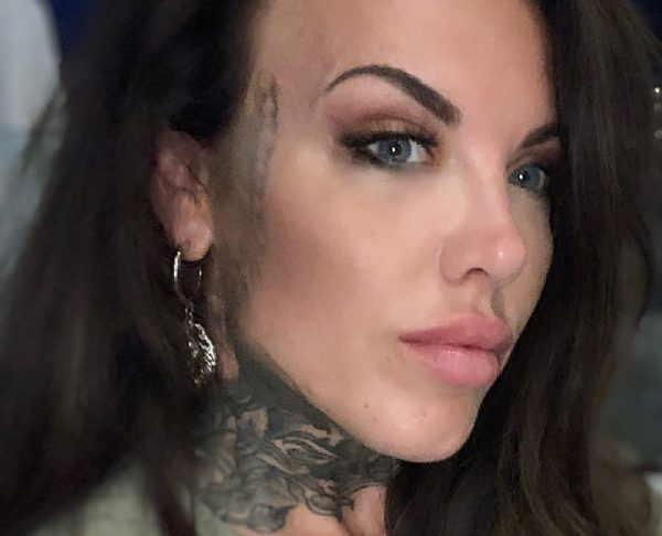 Pcilla (34) heeft spijt van tattoo in gezicht: 'Mensen hebben vooroordelen'