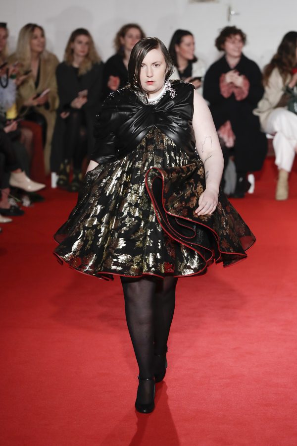 Bizarre pruiken en Lena Dunham als model: dit was London Fashion Week