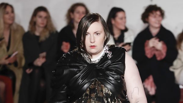 Bizarre pruiken en Lena Dunham als model: dit was London Fashion Week