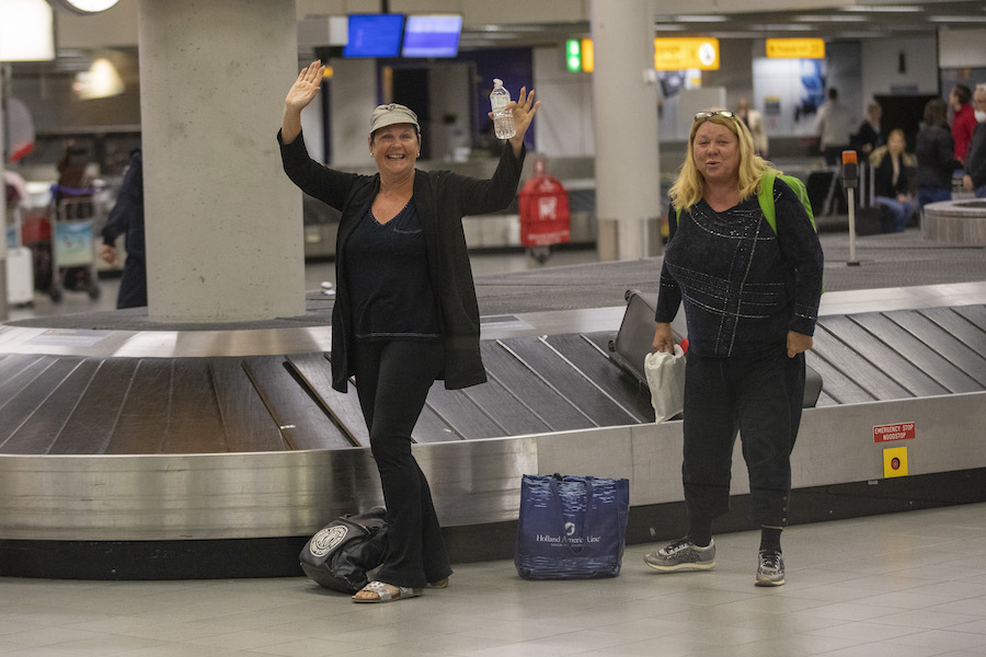 Nederlandse passagiers Westerdam op Schiphol