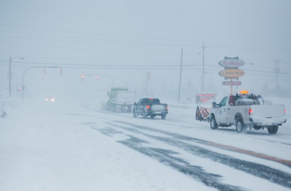 Sneeuwstorm veroorzaakt ongeluk met 200 auto's op snelweg in Canada
