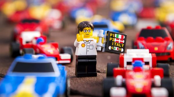 Bedenker van het iconische Lego poppetje is overleden