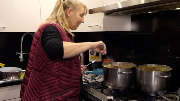 Silvia kookt voor groot gezin in Wat schaft de pot?
